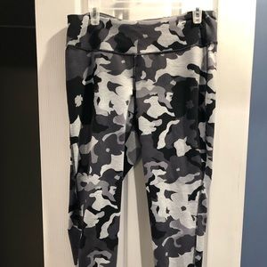 Old navy active camp go dry leggings